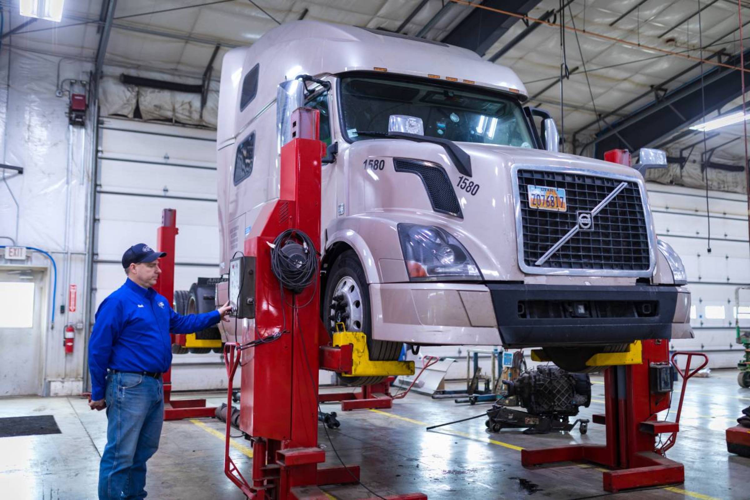 Find nationalised truck trailer repair service in united states